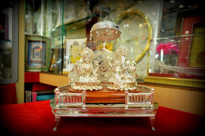 Pure silver Lakshmi Ganesha idol set on a wooden base with silver sinhasan and umbrella canopy (Chhatra) for home temple.